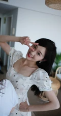 女生歌手李子璇俏皮可爱居家生活照