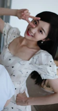 女生歌手李子璇俏皮可爱居家生活照