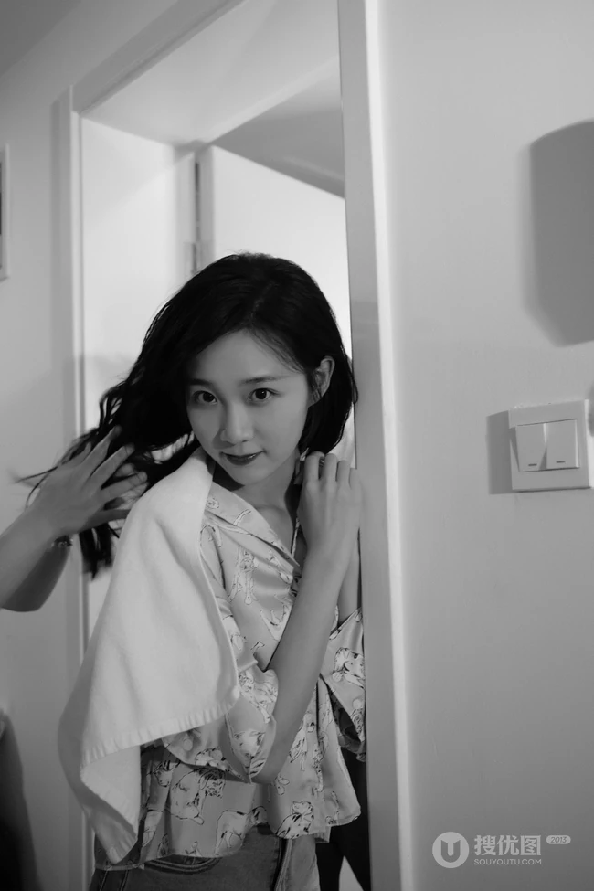 女生歌手李子璇俏皮可爱居家生活照