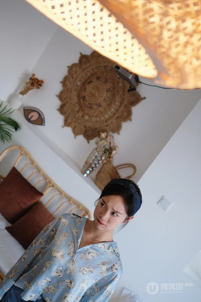 女生歌手李子璇俏皮可爱居家生活照