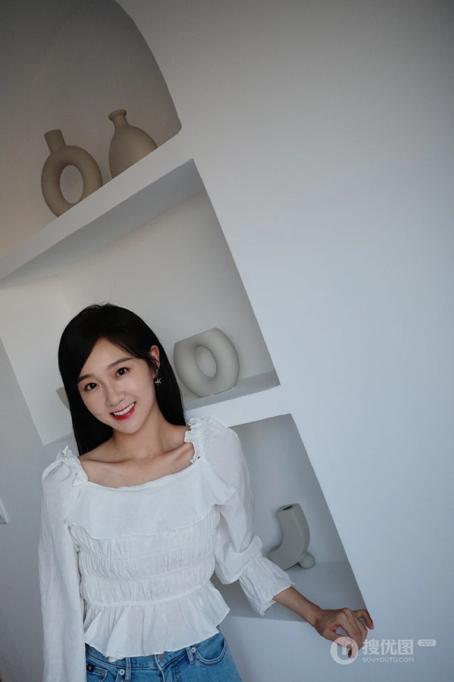 女生歌手李子璇俏皮可爱居家生活照