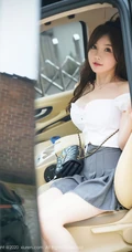 童颜修身女生糯美子V领短裙肉丝街拍，车拍甜美可人娇媚写真图片集