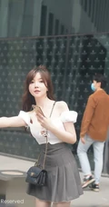 童颜修身女生糯美子V领短裙肉丝街拍，车拍甜美可人娇媚写真图片集