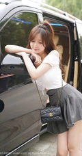 童颜修身女生糯美子V领短裙肉丝街拍，车拍甜美可人娇媚写真图片集