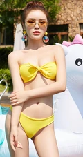 泳池里的气质泳装气质女生陈宇曦骑在飞马气垫船上畅玩写真美照