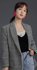 杨紫演绎多种不同风格服饰甜美可爱时尚魅力代言写真图片