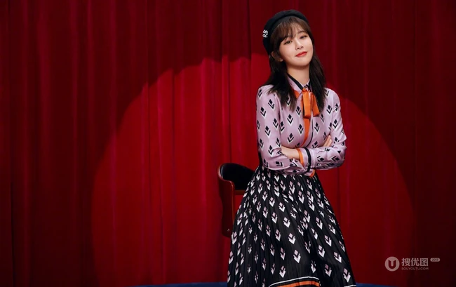 杨紫演绎多种不同风格服饰甜美可爱时尚魅力代言写真图片