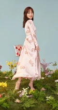 杨紫演绎多种不同风格服饰甜美可爱时尚魅力代言写真图片