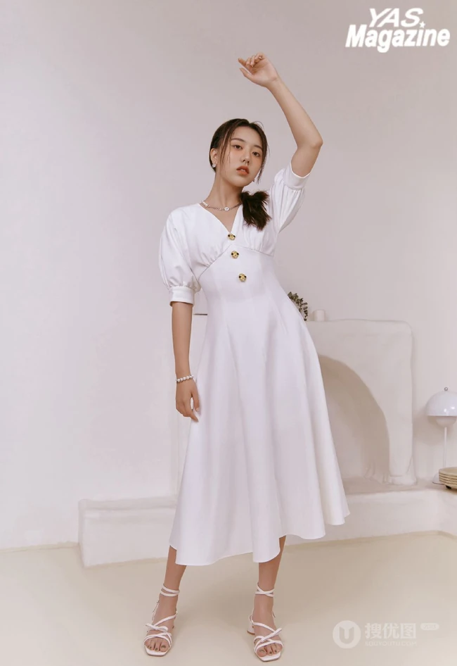 四川女生歌手，演员刘人语&ldquo;突破自我&rdquo;主题杂志写真图片