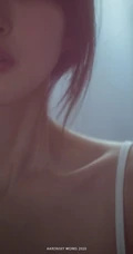 慵懒女生私服艺术摄影，苗条气质的肩带睡裙超美一个人摄影写真图片