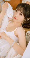 可爱苗条原味少女肩带背心短裤清凉装扮真实居家写真照