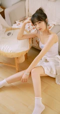可爱苗条原味少女肩带背心短裤清凉装扮真实居家写真照