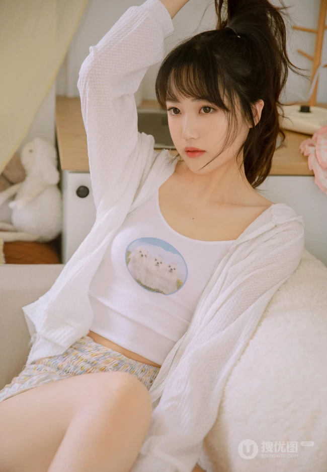 可爱苗条原味少女肩带背心短裤清凉装扮真实居家写真照