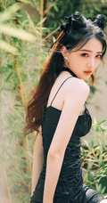 徐璐双牛角发型搭配黑色肩带裙，蕾丝袖，高筒靴酷美气质写真图片