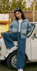 杨子姗牛仔服套装穿着和老爷车一起合拍复古时尚写真美照
