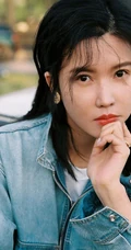 杨子姗牛仔服套装穿着和老爷车一起合拍复古时尚写真美照