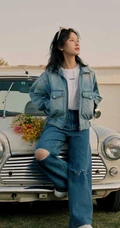 杨子姗牛仔服套装穿着和老爷车一起合拍复古时尚写真美照
