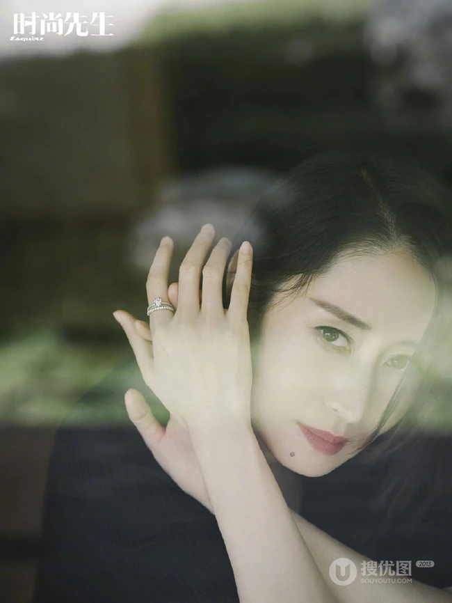 刘敏涛《时尚先生》朦胧感气质时尚杂志写真大片