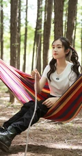李兰迪休闲白T黑裤户外森系小树林搭吊室内可爱写真图片