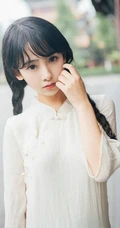 美丽动人的双麻花辫民国风旗袍少女游园街拍超美摄影艺术写真照