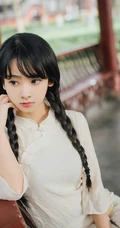 美丽动人的双麻花辫民国风旗袍少女游园街拍超美摄影艺术写真照