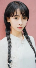 美丽动人的双麻花辫民国风旗袍少女游园街拍超美摄影艺术写真照