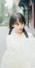 美丽动人的双麻花辫民国风旗袍少女游园街拍超美摄影艺术写真照