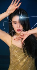 风华绝代，柔美动人，女生袁娅维金色肩带连衣短裙写真，舞台照图片