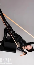 孟美岐个性《红秀》杂志写真，玩转黑与红两种色彩元素，时尚动感又动人