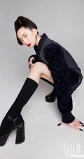 孟美岐个性《红秀》杂志写真，玩转黑与红两种色彩元素，时尚动感又动人