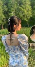 邓恩熙化身甜美温柔小女生，身着印花连衣短裙超美街拍写真照