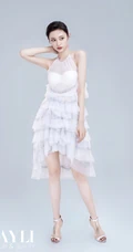 盖玥希裙装系列超美写真照，甜美笑容脸上弥漫，温暖的感觉不言而喻
