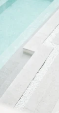 程潇仙气飘飘百褶紫裙着身在泳池边流连超美写真照片