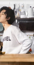 帅的清新自然，井柏然靠窗而立绿意盎然复古写真图片