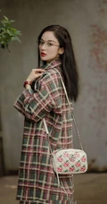 戴着可爱圆帽子的古力娜扎休闲潮流装扮街拍美照