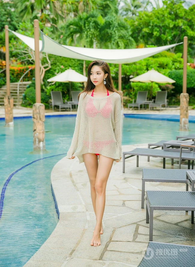精选匀称身形女生模特儿朴秀妍沙滩泳装系列高挑气质写真照片图集