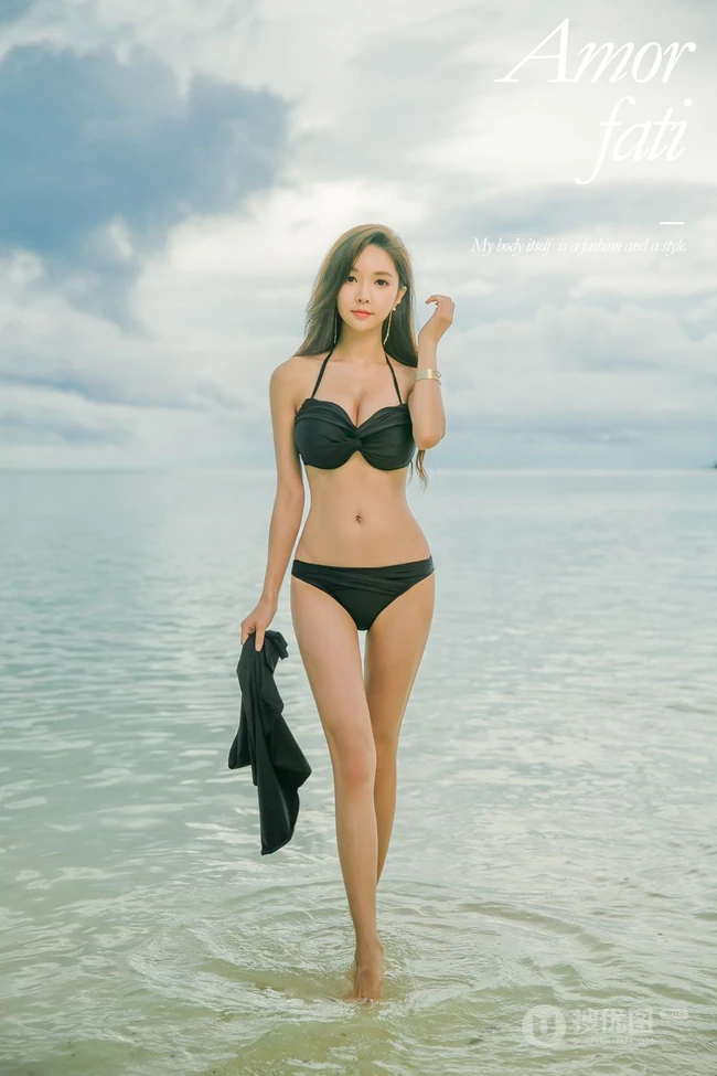精选匀称身形女生模特儿朴秀妍沙滩泳装系列高挑气质写真照片图集