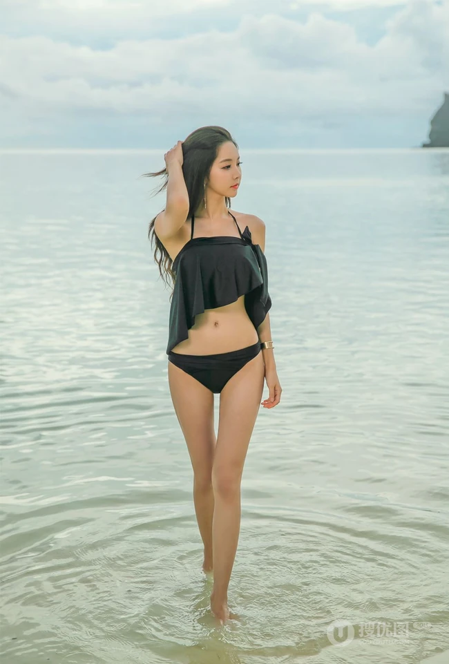 精选匀称身形女生模特儿朴秀妍沙滩泳装系列高挑气质写真照片图集
