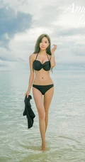 精选匀称身形女生模特儿朴秀妍沙滩泳装系列高挑气质写真照片图集
