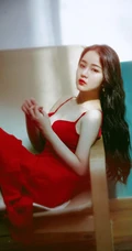肩带红裙美丽女孩唯美气质复古胶片色彩好看室内艺术摄影写真照