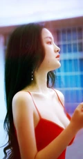 肩带红裙美丽女孩唯美气质复古胶片色彩好看室内艺术摄影写真照