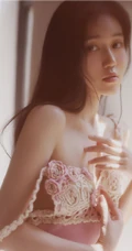 背影超动人的慵懒气质肩带紧身连衣裙女生室内艺术摄影写真照