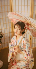 单手拿扇，或执伞的和服装女生日式榻榻米唯美摄影写真