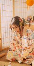 单手拿扇，或执伞的和服装女生日式榻榻米唯美摄影写真