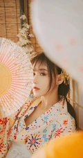 单手拿扇，或执伞的和服装女生日式榻榻米唯美摄影写真