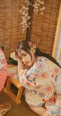 单手拿扇，或执伞的和服装女生日式榻榻米唯美摄影写真