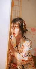 单手拿扇，或执伞的和服装女生日式榻榻米唯美摄影写真