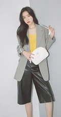 韩国女生艺人孙娜恩时尚气质秋装服饰写真图片