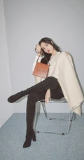 韩国女生艺人孙娜恩时尚气质秋装服饰写真图片