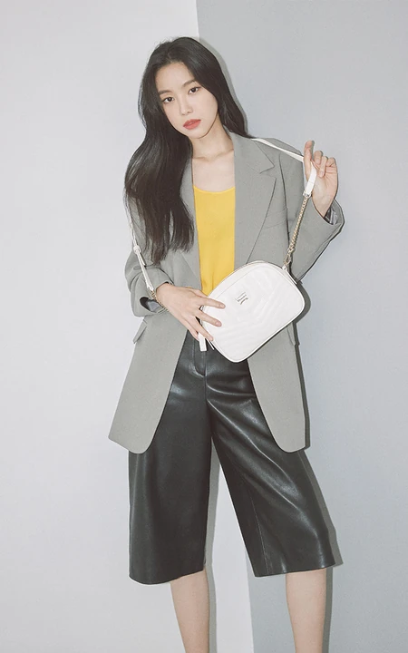 韩国女生艺人孙娜恩时尚气质秋装服饰写真图片
